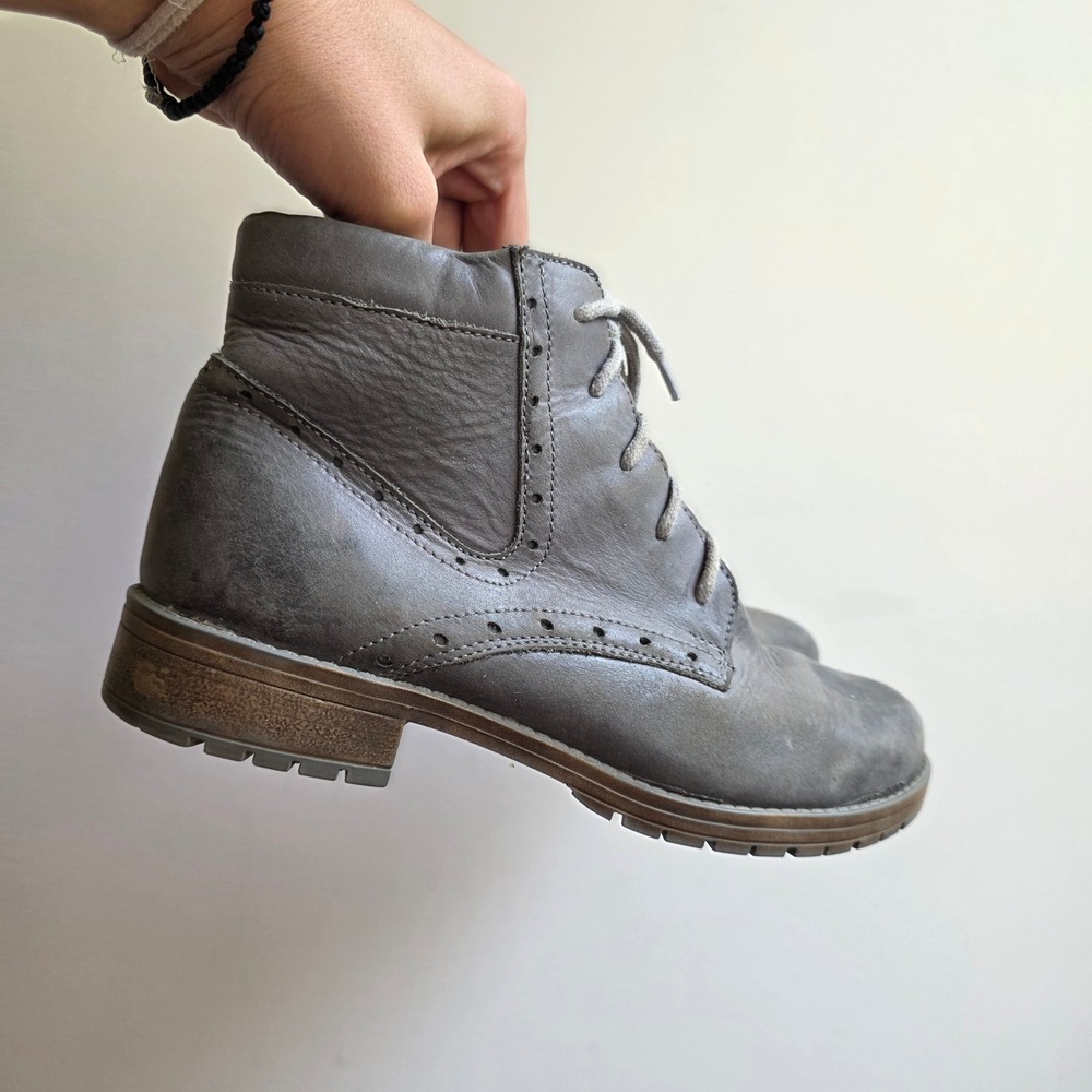 V Italia Gray Leather Wingtip Brogue Combat Boots Indie Grunge Made in Poland 37